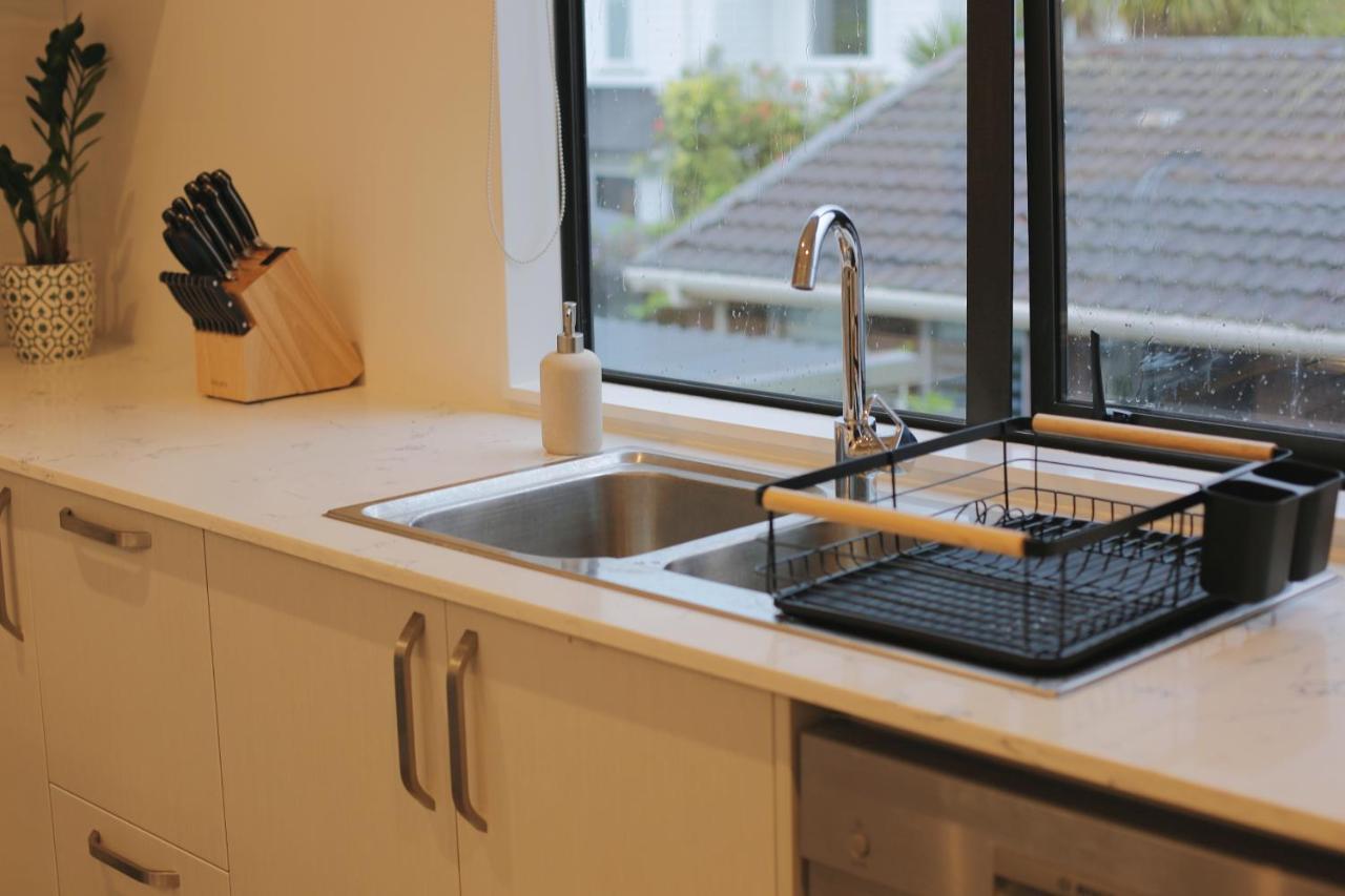 Cozy And Comfortable, Sunny Three-Storey Building Auckland Eksteriør bilde